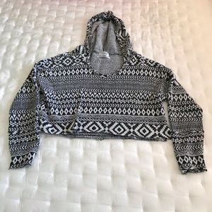 Cropped light weight sweater top.